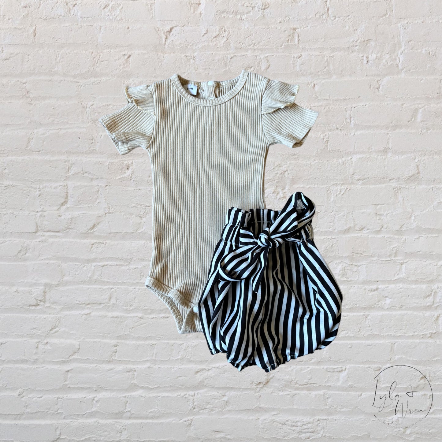 Flutter Sleeve Ribbed Bodysuit + Shorts Outfit Set | 6-9 M